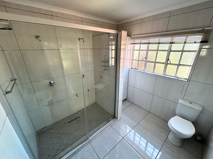 5 Bedroom Property for Sale in Wierda Park Gauteng