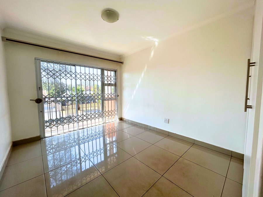 5 Bedroom Property for Sale in Wierda Park Gauteng