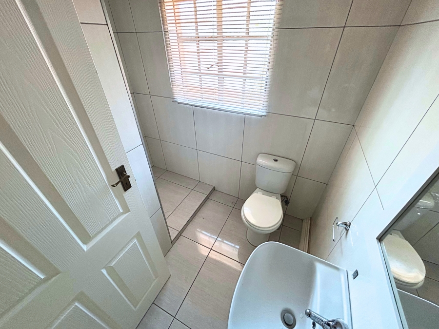 5 Bedroom Property for Sale in Wierda Park Gauteng