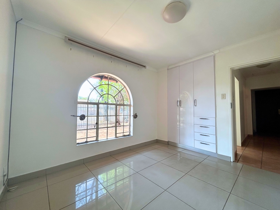 5 Bedroom Property for Sale in Wierda Park Gauteng
