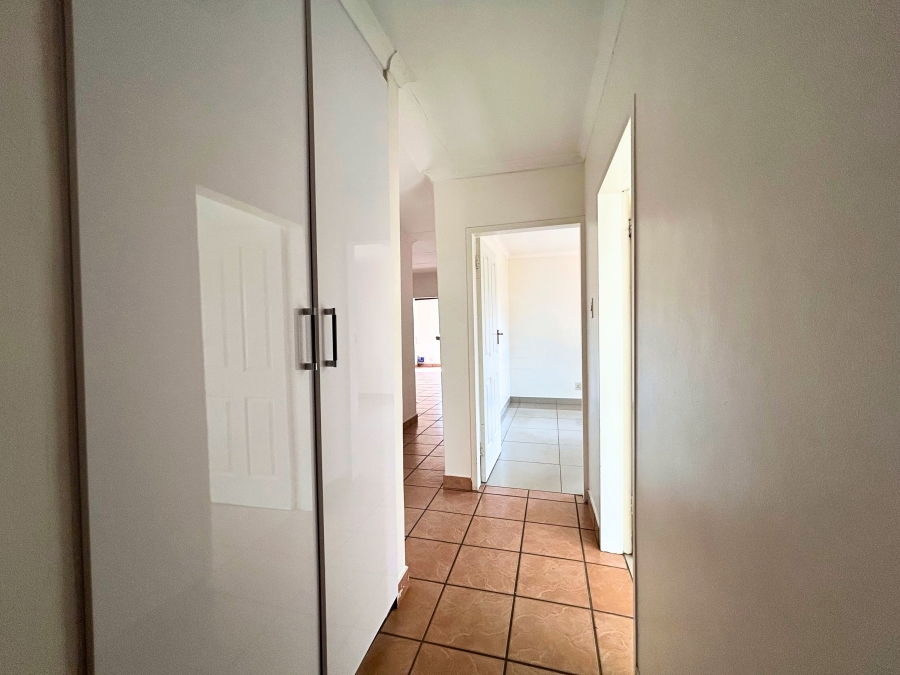 5 Bedroom Property for Sale in Wierda Park Gauteng