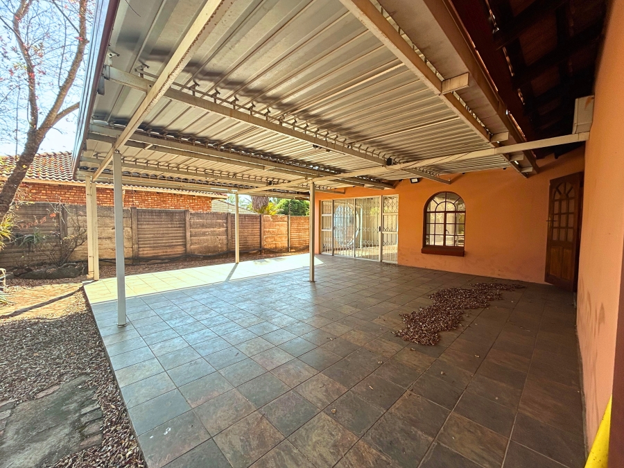 5 Bedroom Property for Sale in Wierda Park Gauteng