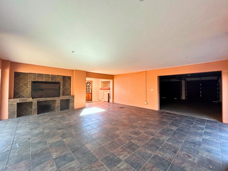 5 Bedroom Property for Sale in Wierda Park Gauteng