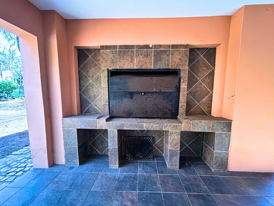 5 Bedroom Property for Sale in Wierda Park Gauteng
