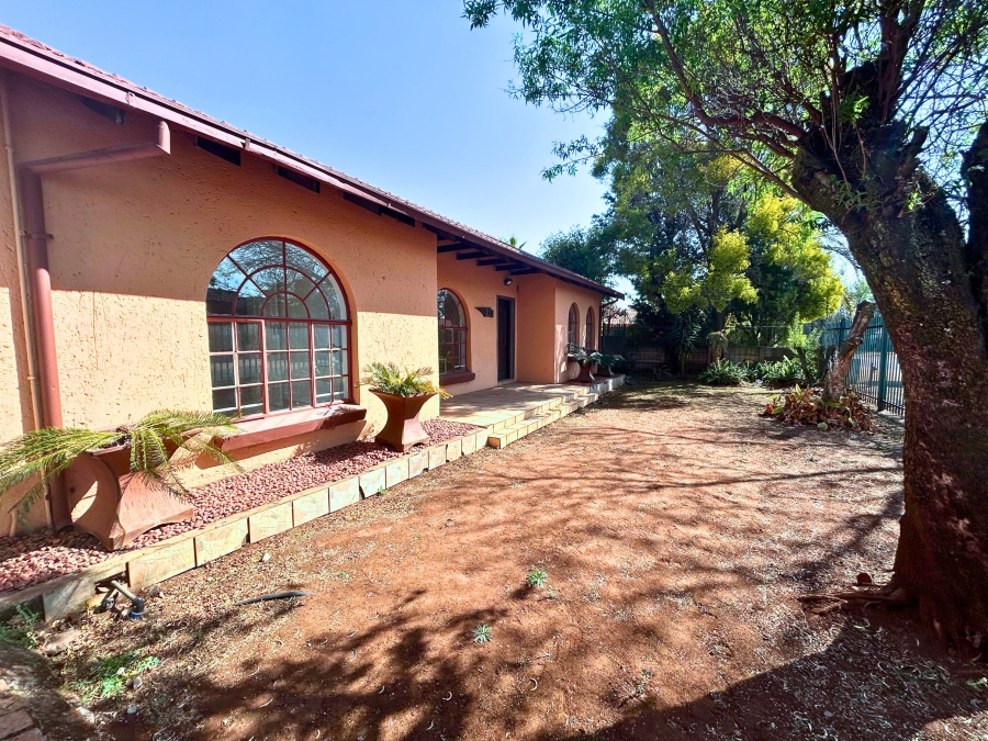 5 Bedroom Property for Sale in Wierda Park Gauteng