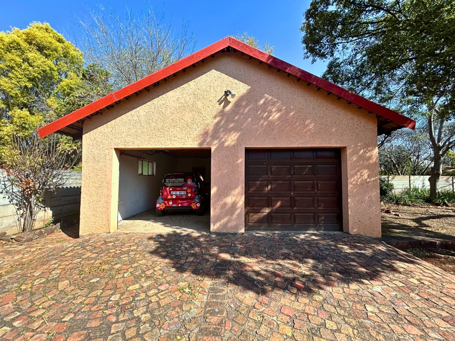5 Bedroom Property for Sale in Wierda Park Gauteng