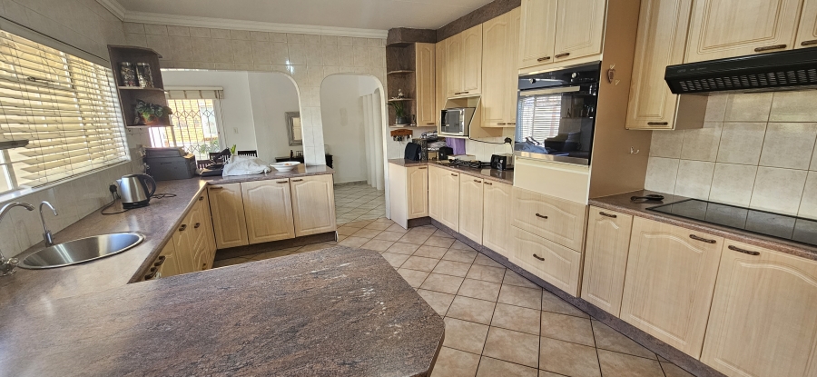 4 Bedroom Property for Sale in Brackenhurst Gauteng