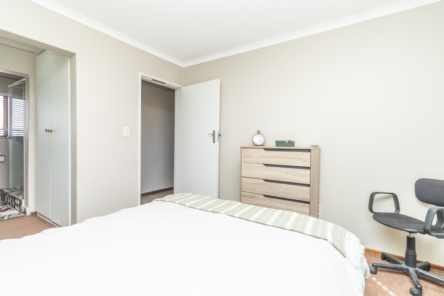 3 Bedroom Property for Sale in Robindale Gauteng