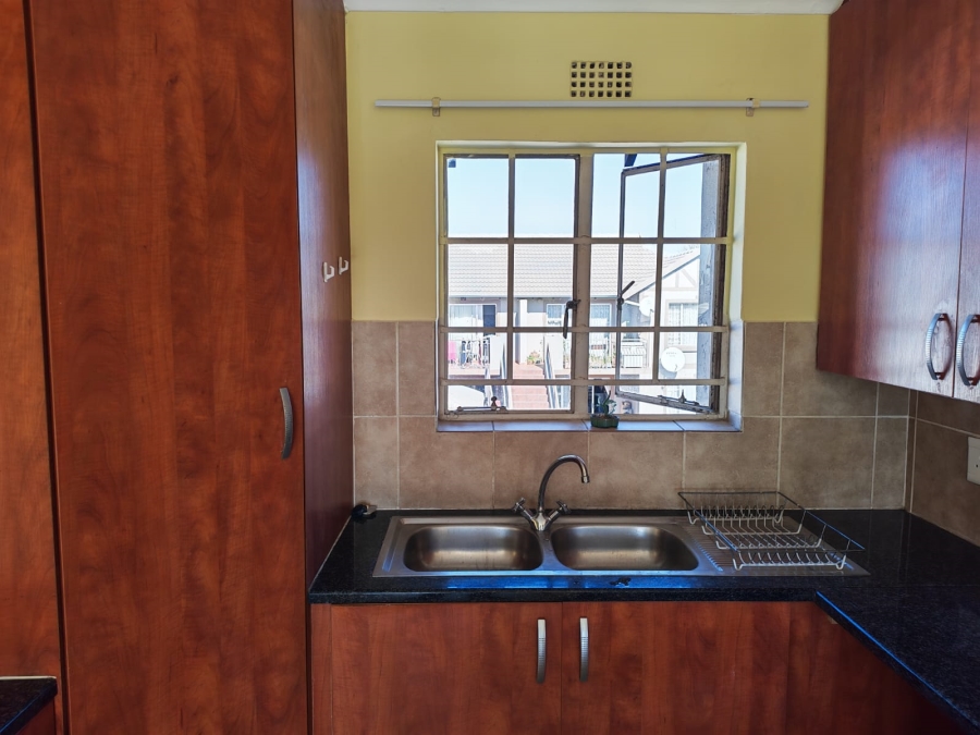 To Let 2 Bedroom Property for Rent in Minnebron Gauteng
