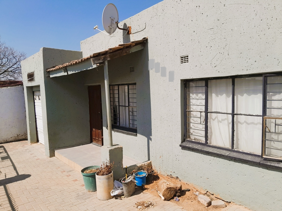 6 Bedroom Property for Sale in Chloorkop Gauteng