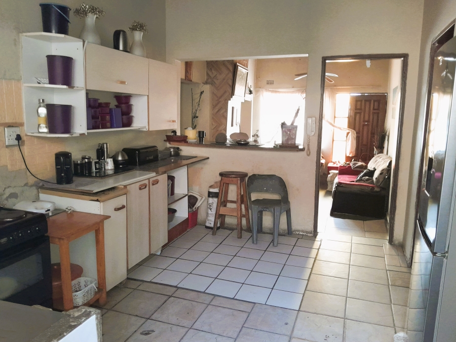 6 Bedroom Property for Sale in Chloorkop Gauteng