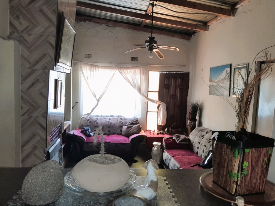 6 Bedroom Property for Sale in Chloorkop Gauteng