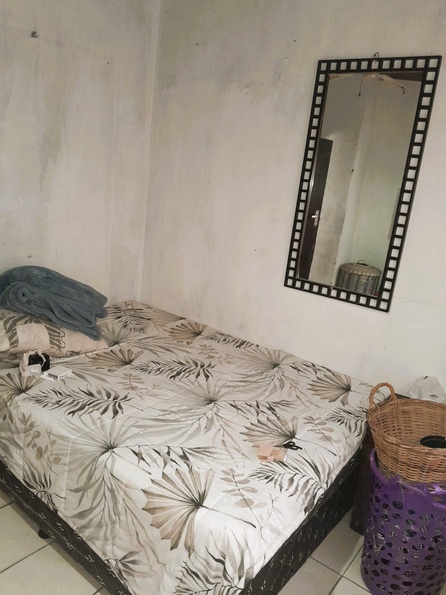 6 Bedroom Property for Sale in Chloorkop Gauteng