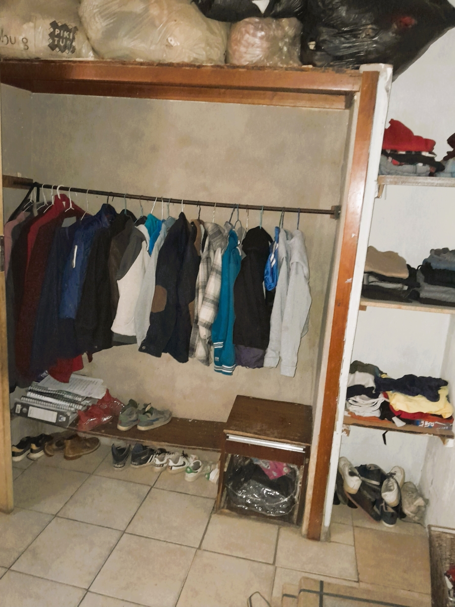 6 Bedroom Property for Sale in Chloorkop Gauteng