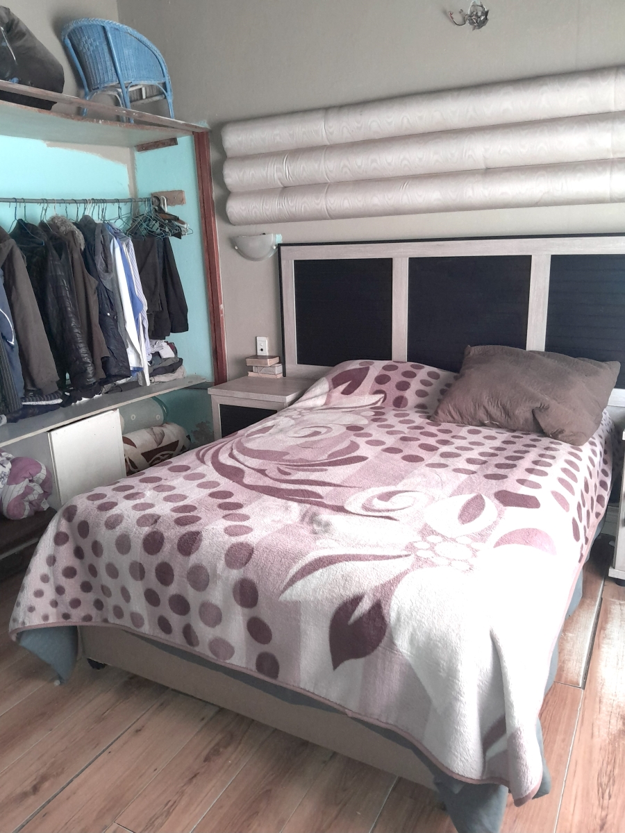6 Bedroom Property for Sale in Chloorkop Gauteng