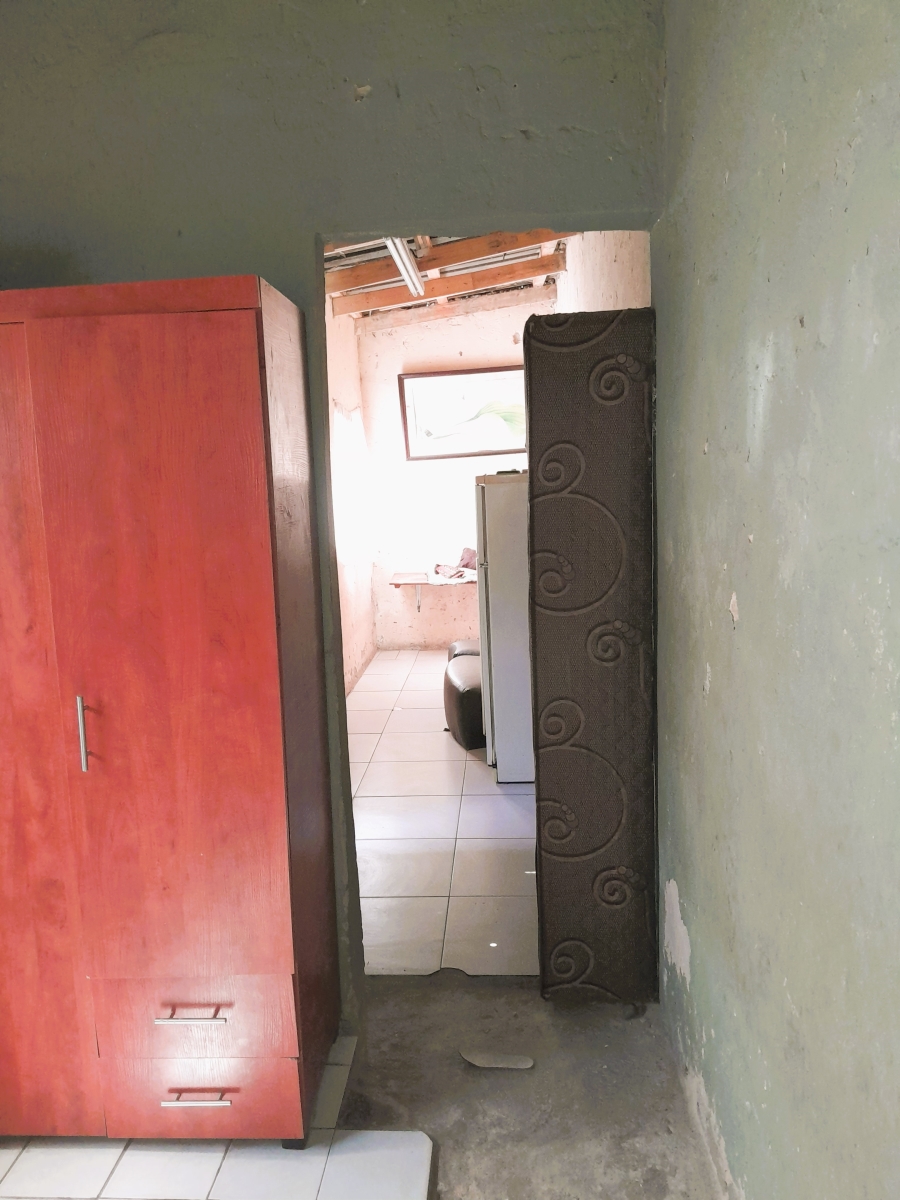 6 Bedroom Property for Sale in Chloorkop Gauteng