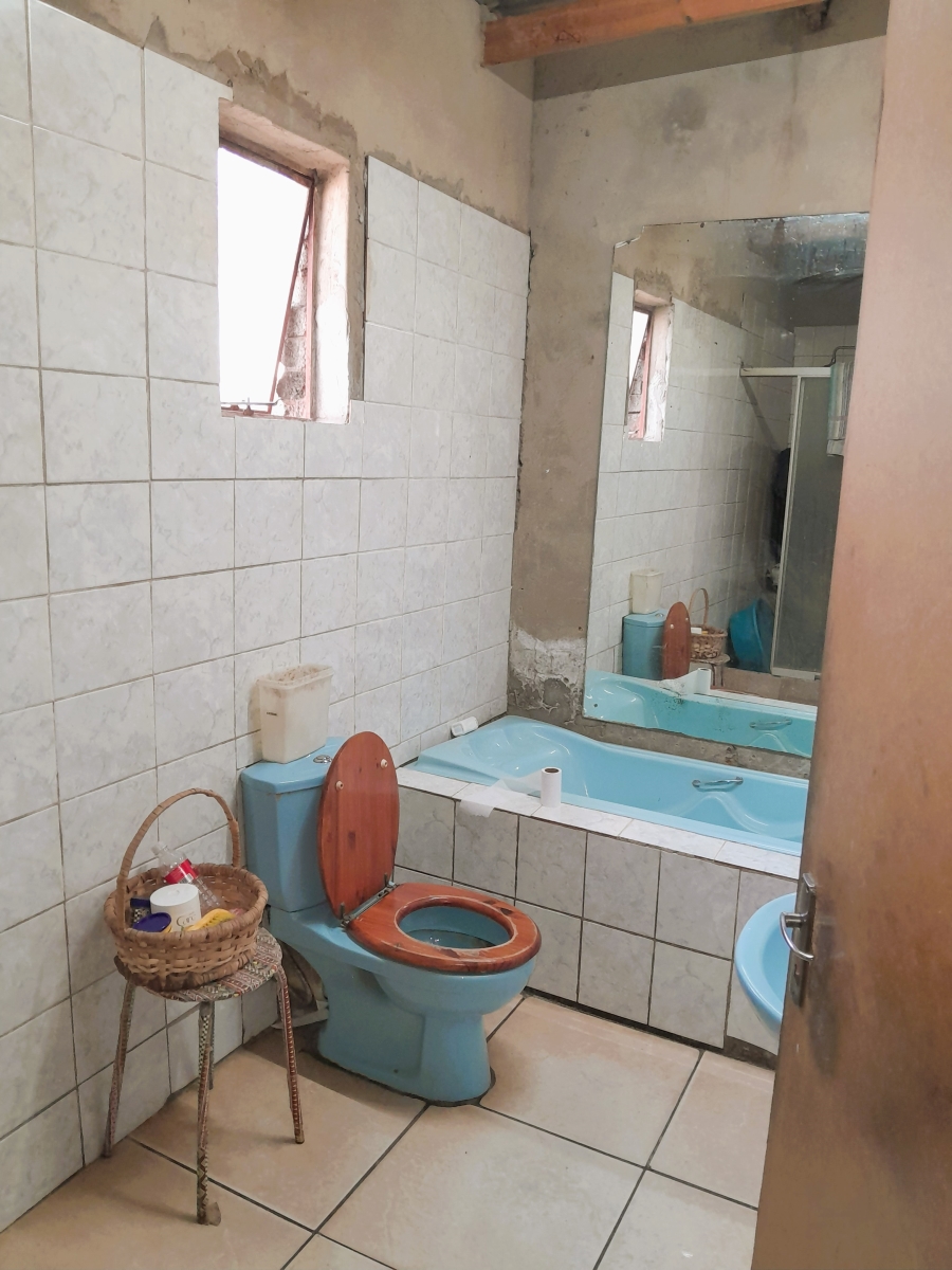 6 Bedroom Property for Sale in Chloorkop Gauteng