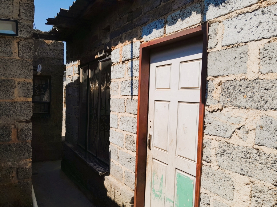6 Bedroom Property for Sale in Chloorkop Gauteng