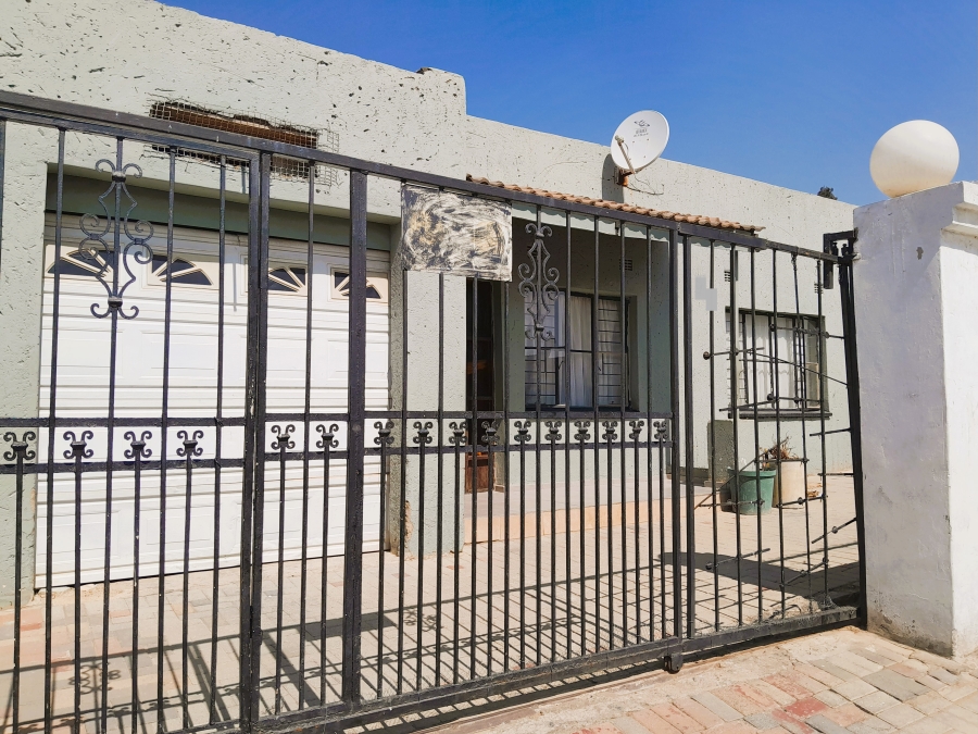 6 Bedroom Property for Sale in Chloorkop Gauteng