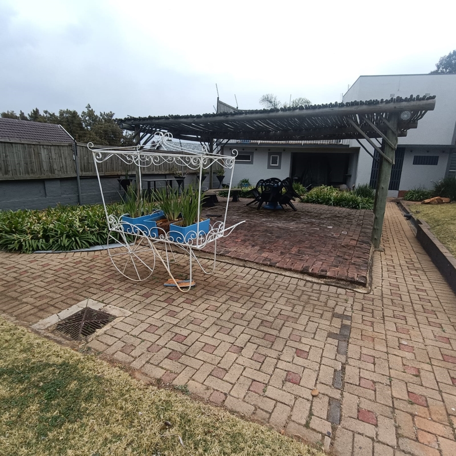 To Let 1 Bedroom Property for Rent in Emmarentia Gauteng