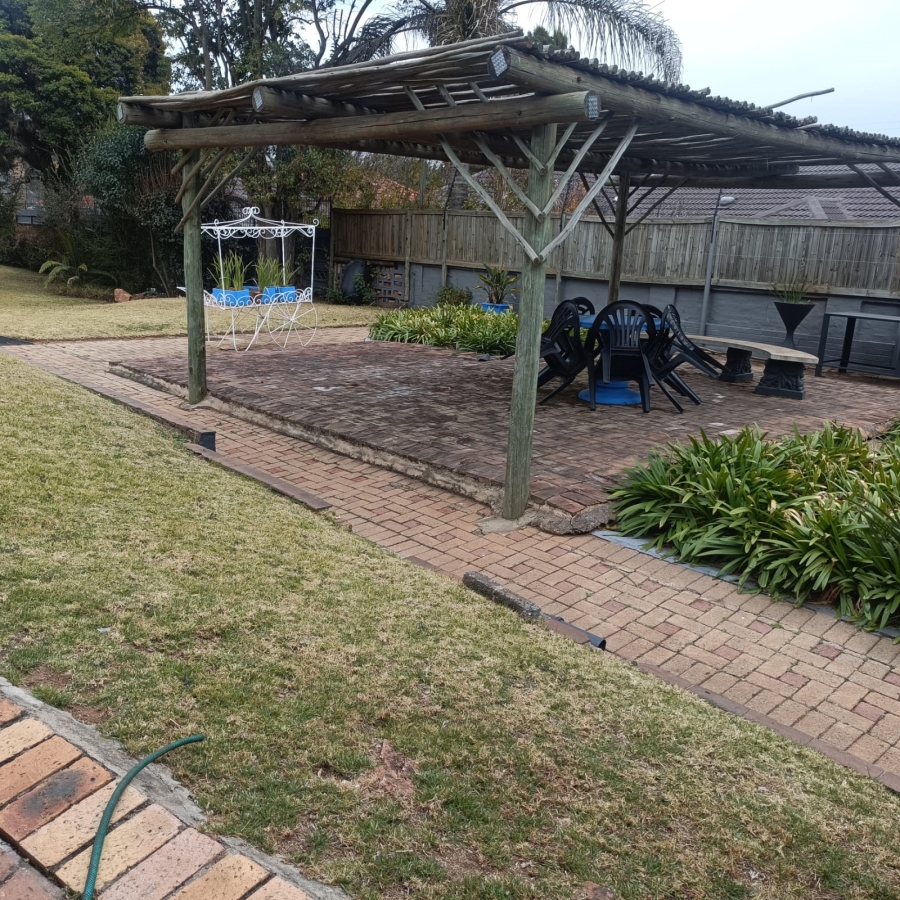 To Let 1 Bedroom Property for Rent in Emmarentia Gauteng