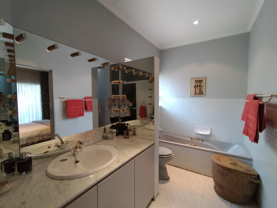 4 Bedroom Property for Sale in Florida Glen Gauteng