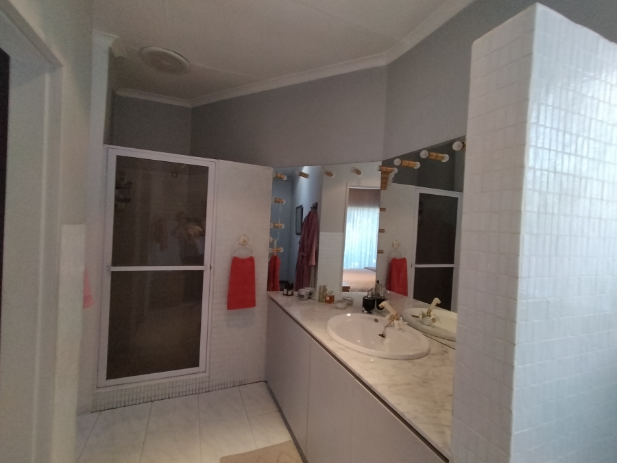4 Bedroom Property for Sale in Florida Glen Gauteng