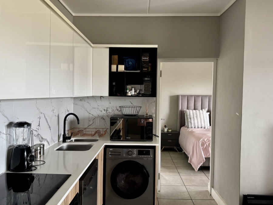 1 Bedroom Property for Sale in Waterfall Gauteng