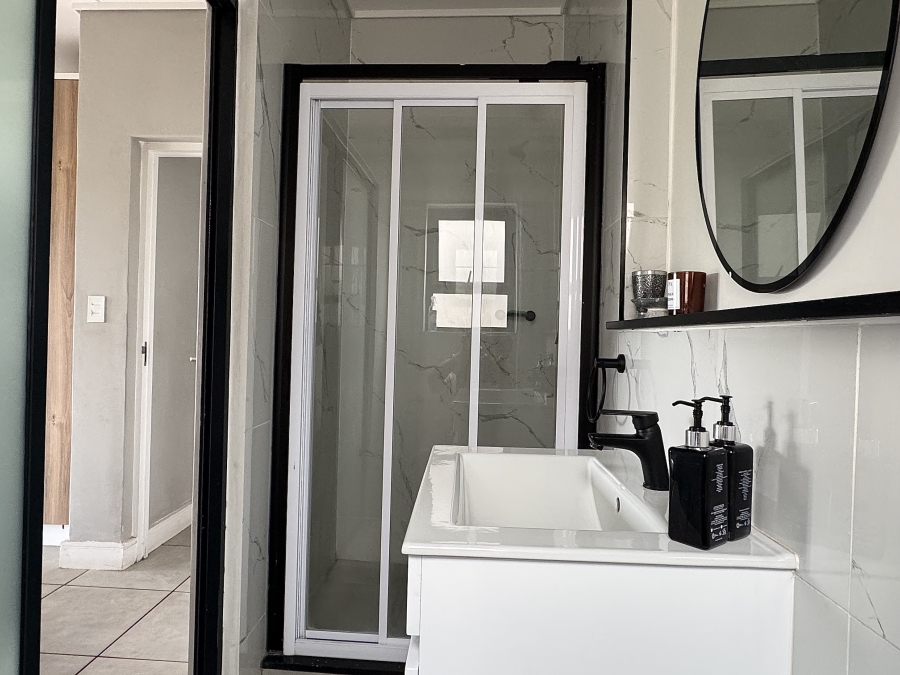 1 Bedroom Property for Sale in Waterfall Gauteng