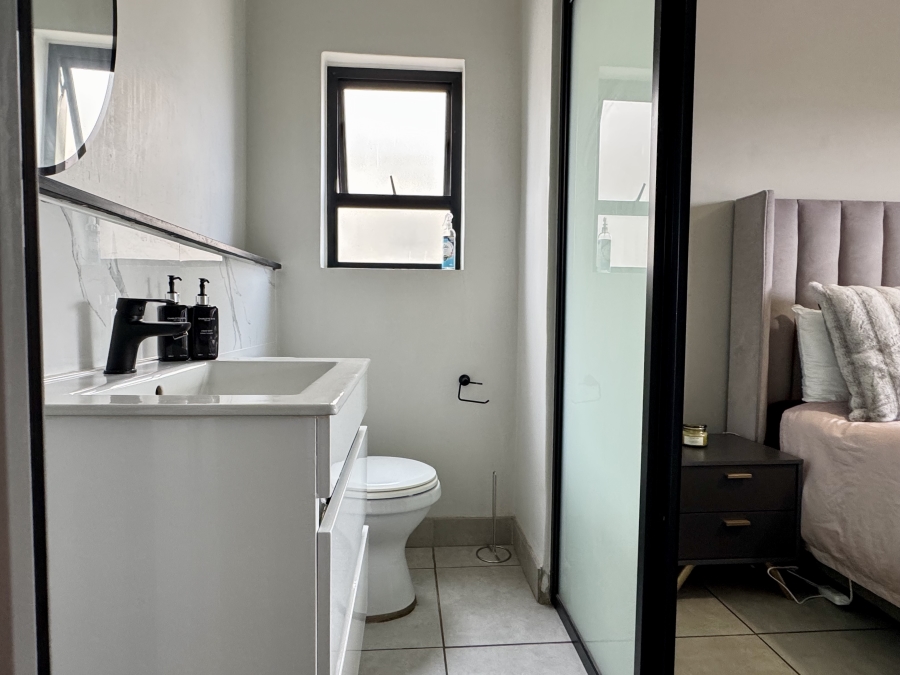 1 Bedroom Property for Sale in Waterfall Gauteng