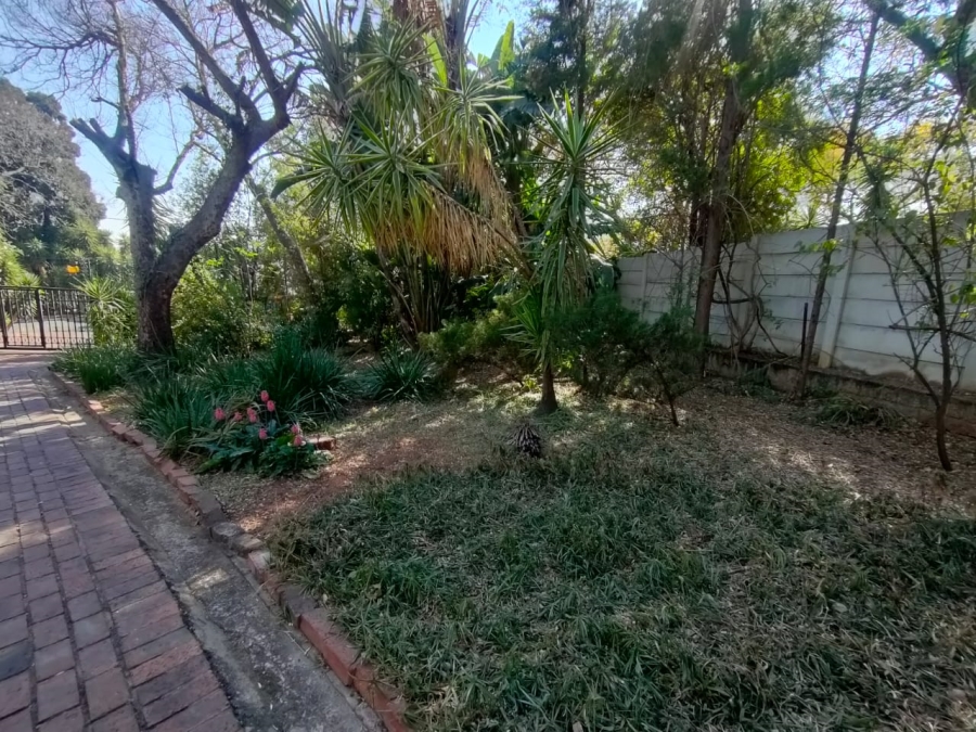 To Let 1 Bedroom Property for Rent in Linden Gauteng