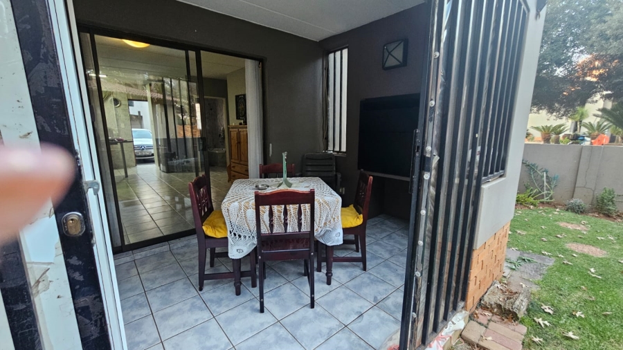1 Bedroom Property for Sale in Brenthurst Gauteng