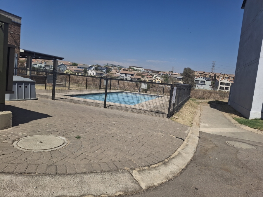 2 Bedroom Property for Sale in Kosmosdal Gauteng
