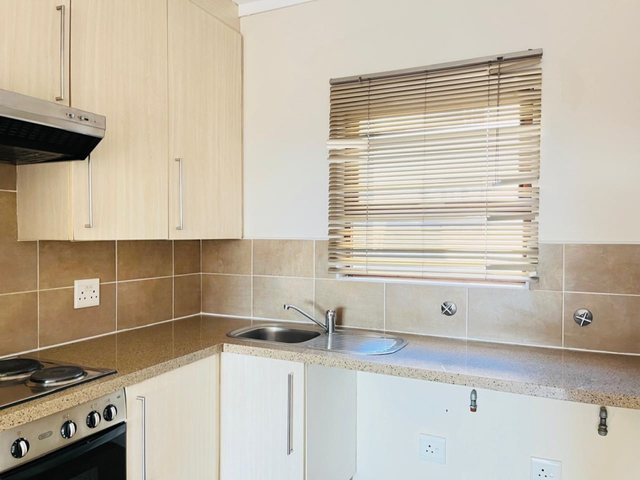 To Let 1 Bedroom Property for Rent in Broadacres Gauteng
