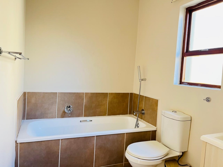 To Let 1 Bedroom Property for Rent in Broadacres Gauteng