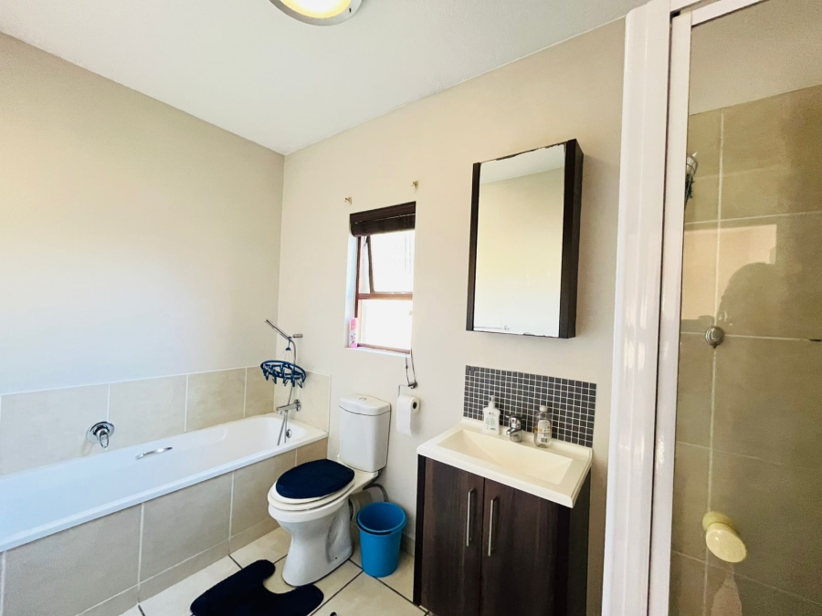 To Let 1 Bedroom Property for Rent in Broadacres Gauteng