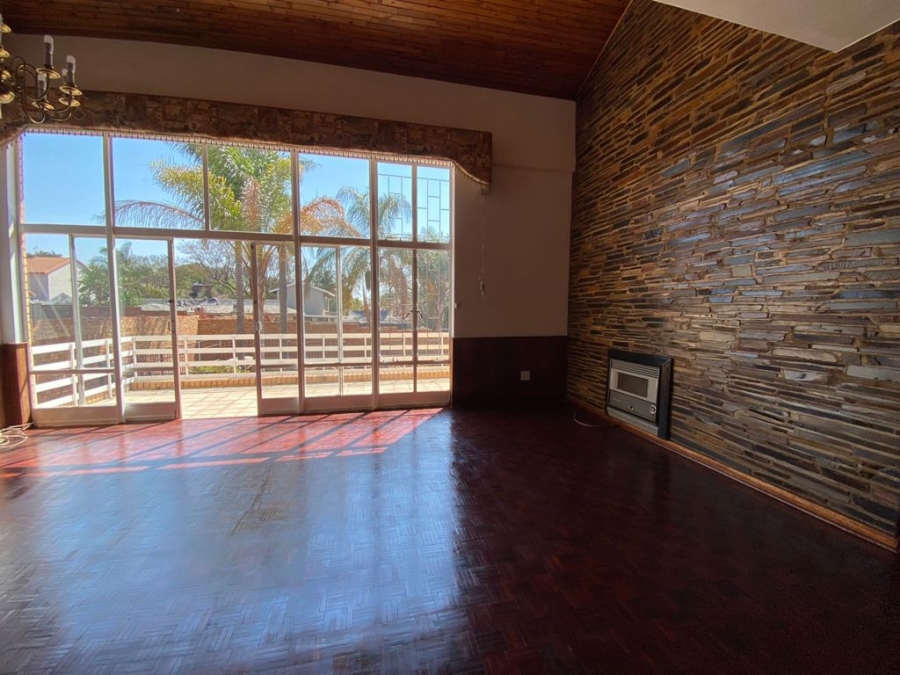 To Let 4 Bedroom Property for Rent in Waterkloof Ridge Gauteng