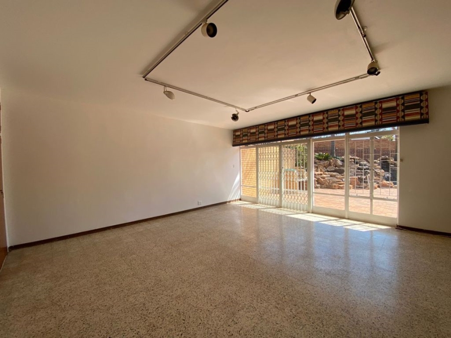 To Let 4 Bedroom Property for Rent in Waterkloof Ridge Gauteng