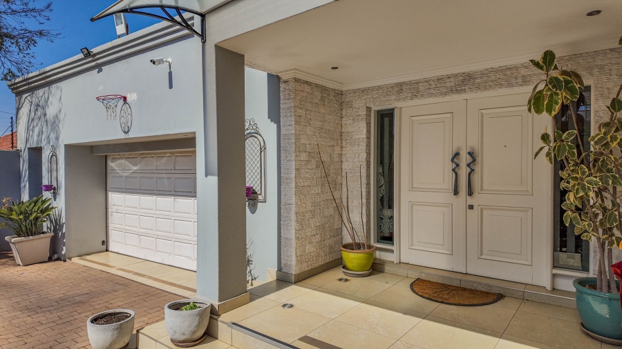 5 Bedroom Property for Sale in Talboton Gauteng