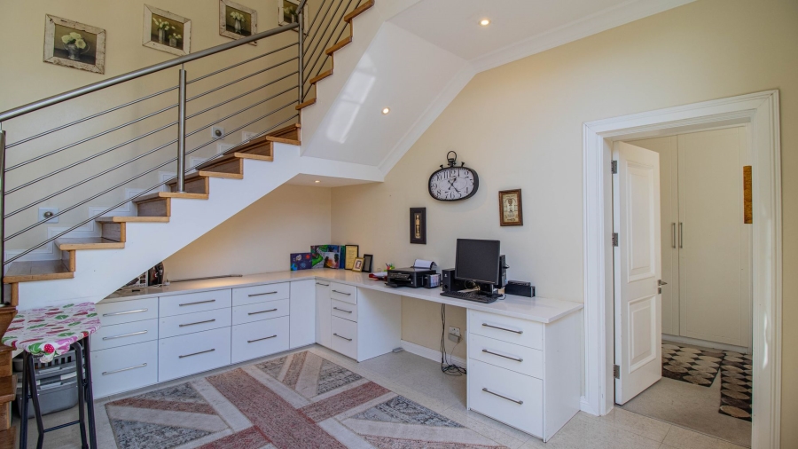 5 Bedroom Property for Sale in Talboton Gauteng