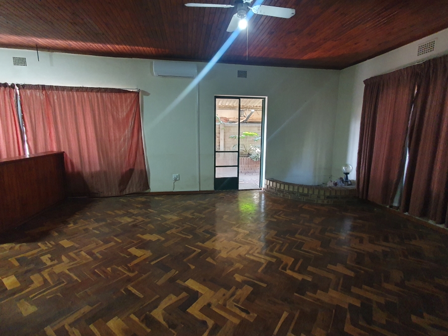 4 Bedroom Property for Sale in Pretoria Gardens Gauteng