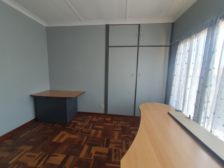 4 Bedroom Property for Sale in Pretoria Gardens Gauteng