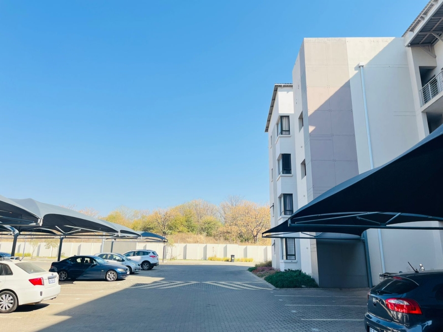 To Let 2 Bedroom Property for Rent in Broadacres Gauteng