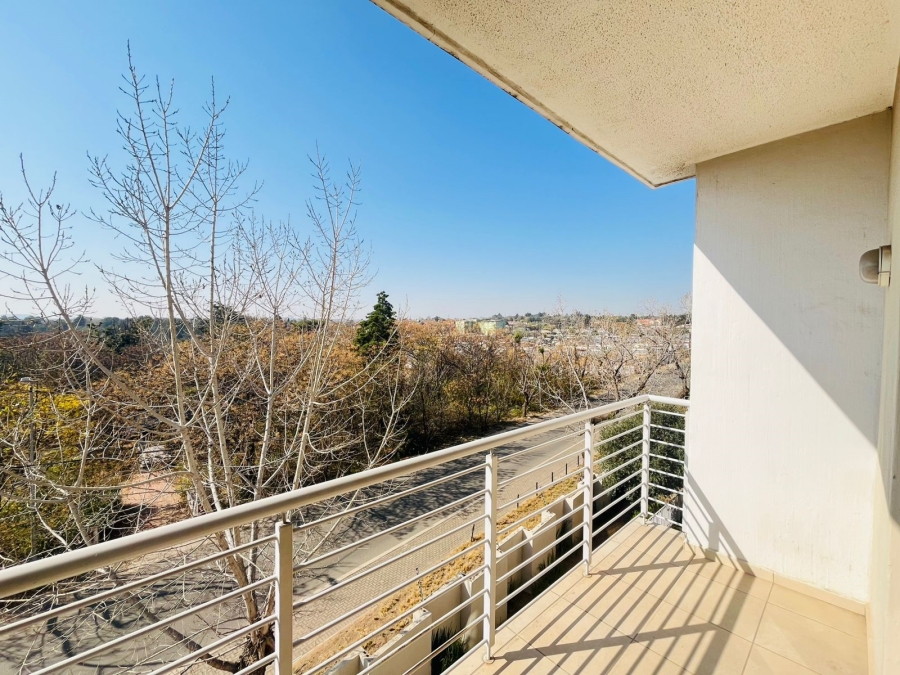 To Let 2 Bedroom Property for Rent in Broadacres Gauteng