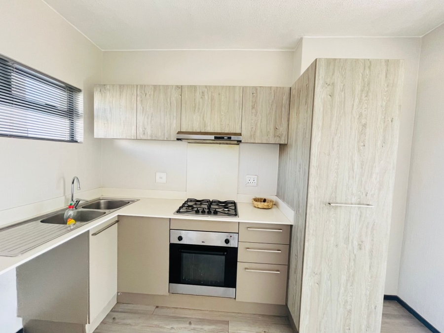To Let 2 Bedroom Property for Rent in Broadacres Gauteng