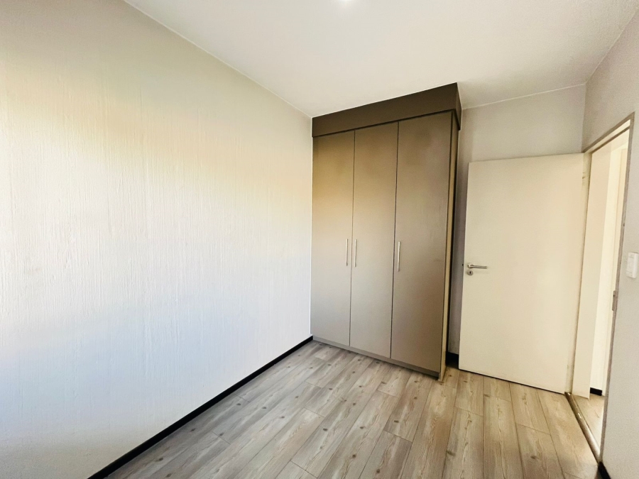 To Let 2 Bedroom Property for Rent in Broadacres Gauteng