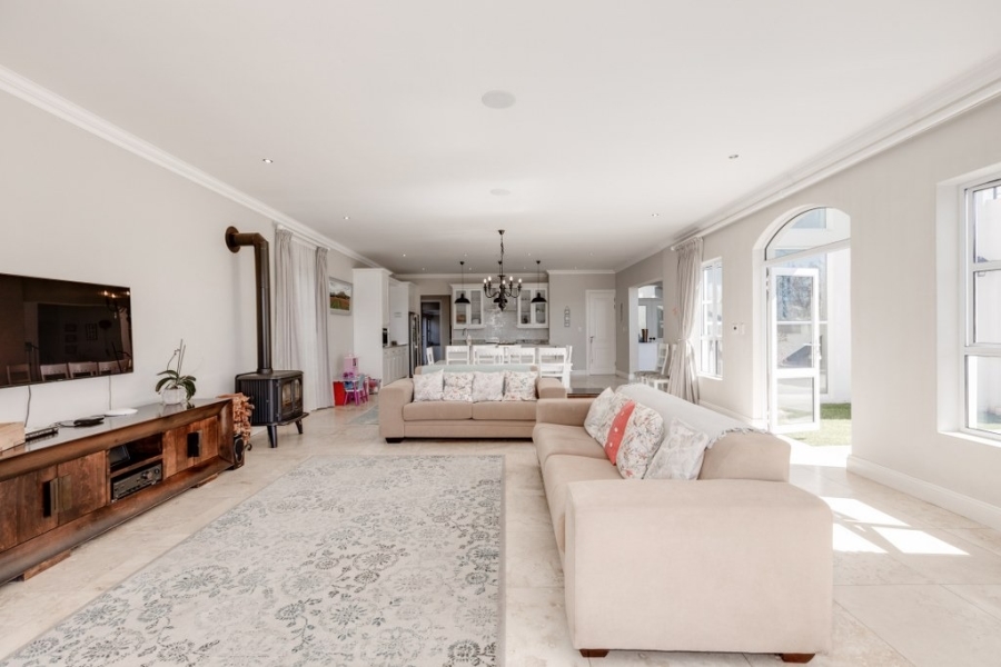 5 Bedroom Property for Sale in Helderfontein Estate Gauteng