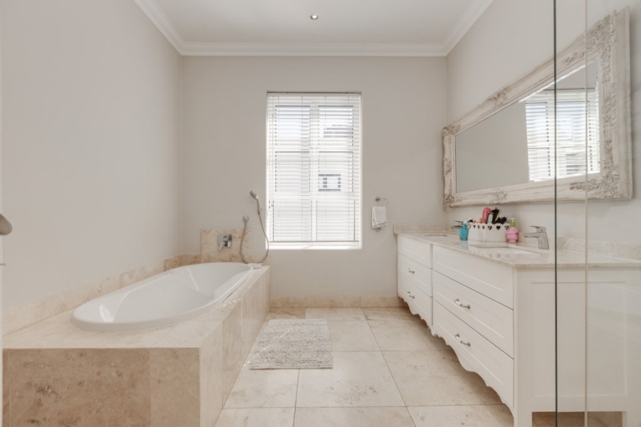 5 Bedroom Property for Sale in Helderfontein Estate Gauteng