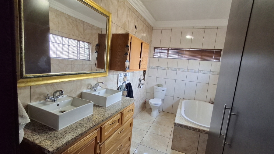 6 Bedroom Property for Sale in Pretoria Gardens Gauteng