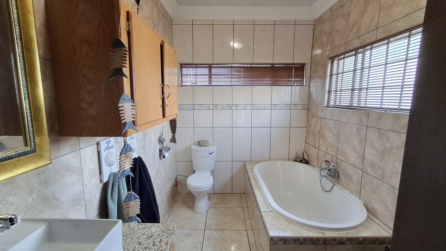 6 Bedroom Property for Sale in Pretoria Gardens Gauteng